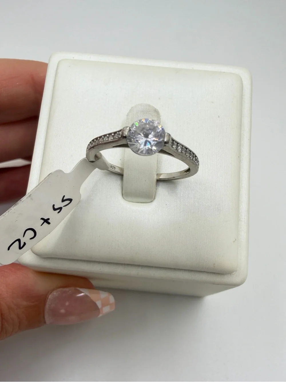 Classic 6mm round cut cubic zirconia ring w/ accent cz stones in stamped 925!